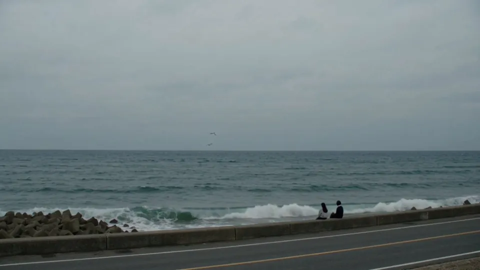 Seaside two heroines Kling 4.0 prompt preview